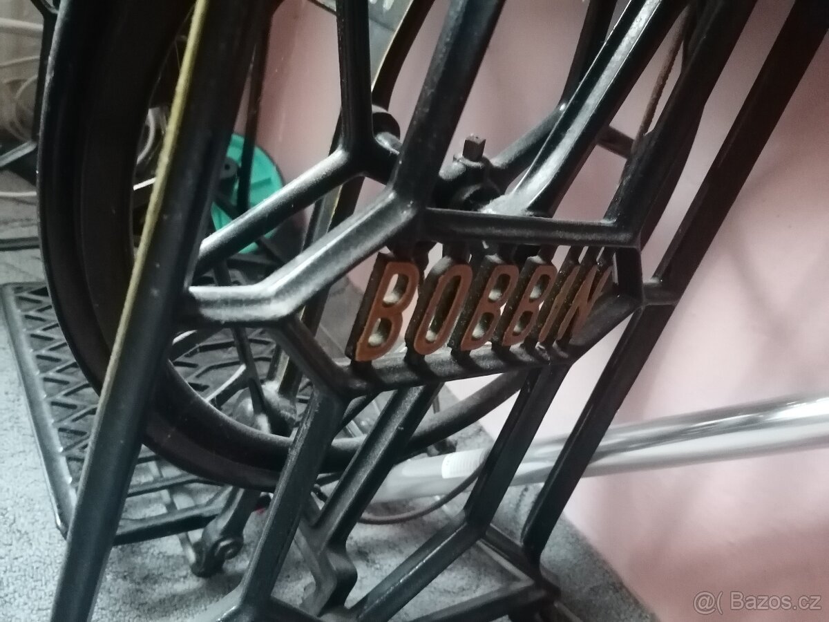 Starý šicí stroj
