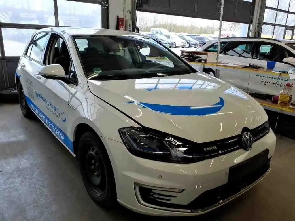 Volkswagen e-Golf 100kw/dojezd 220km/LED/senzory/tempomat