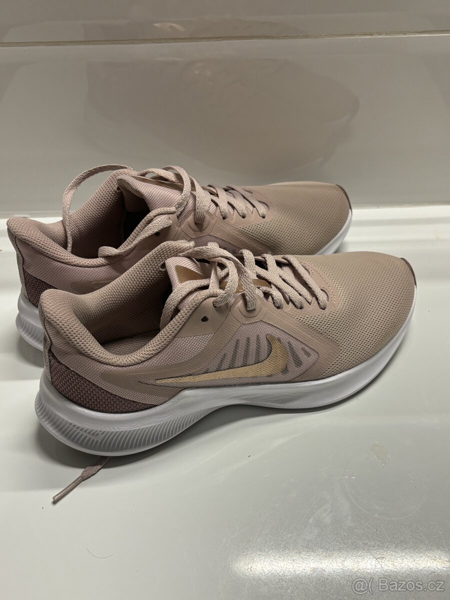 Nike Běžecké boty Downshifter 10 CI9984 200 velikost 38