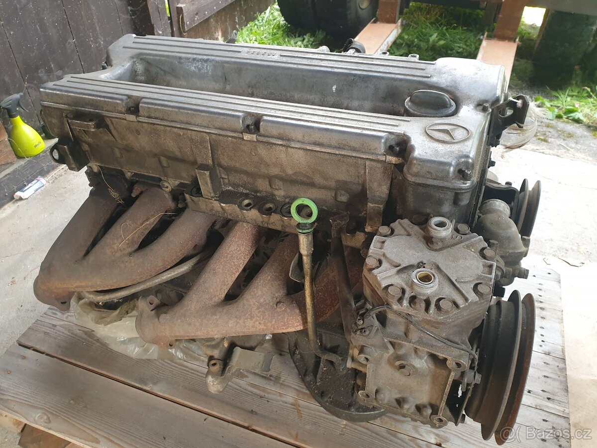 Mercedes Benz W123 280E V6 - motor