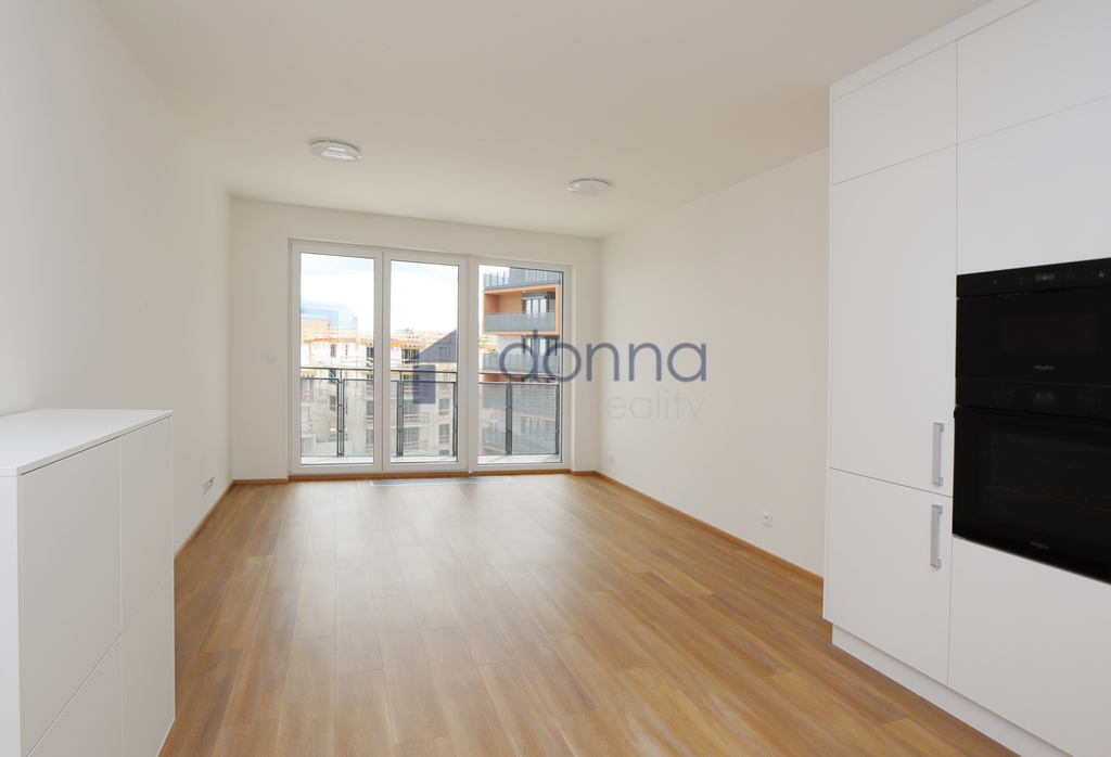2+kk, 51m2 + balkon 6,4m2, Praha 4 - Háje. Výstavní ulice