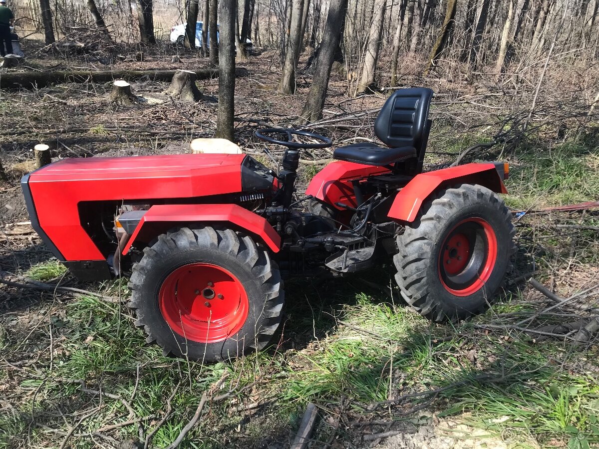 Malotraktor Tomo Vinković