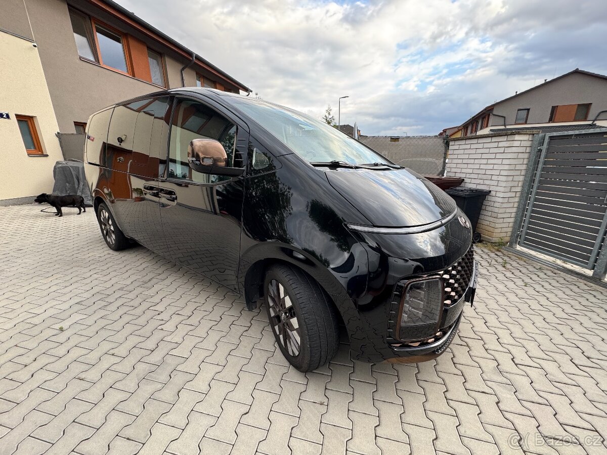 Hyundai Staria, Koupeno v Čr 4x4 Tažné DPH