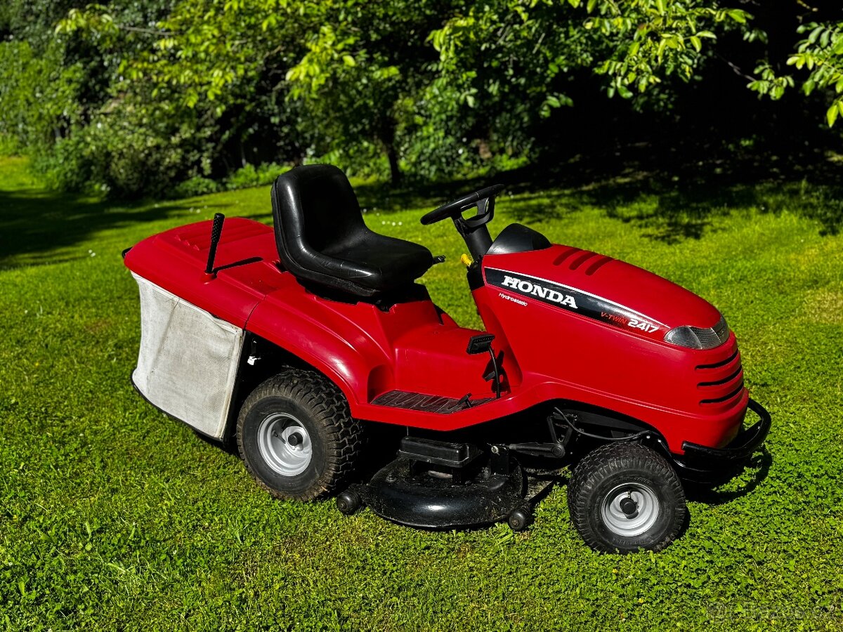 Prodám zahradní traktůrek Honda 2417 V-Twin s motorem GCV530