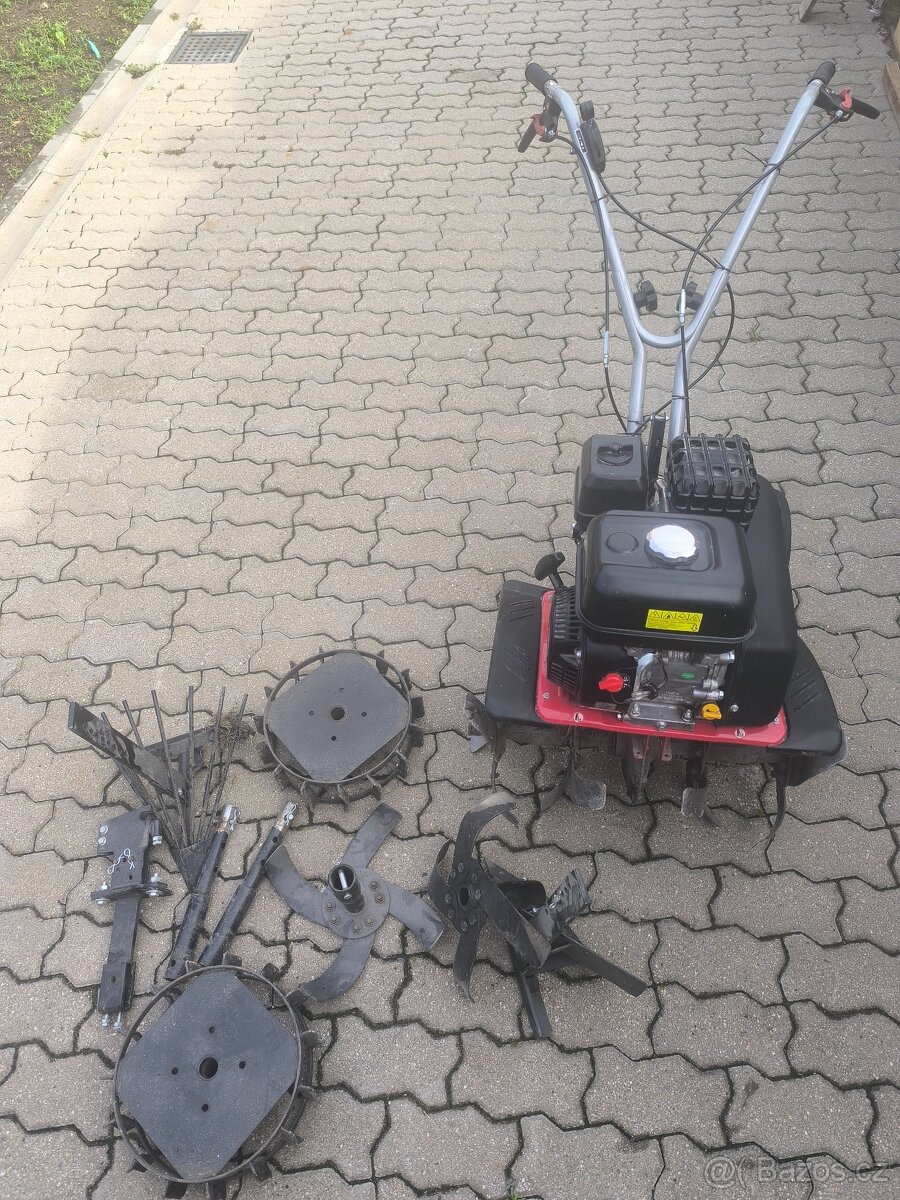 Hecht 785 s příslušenstvím