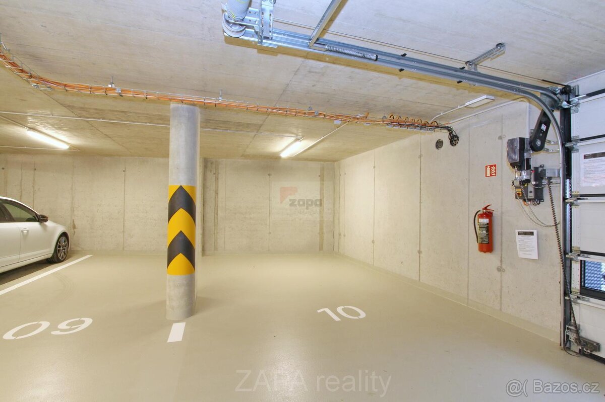 Pronájem parkovacího stání 21 m2 v novostavbě, Praha 10 - Ho