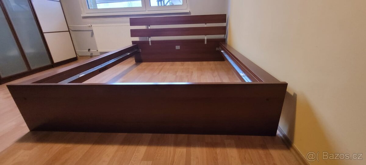 Prodám dvoulůžkový rám postele