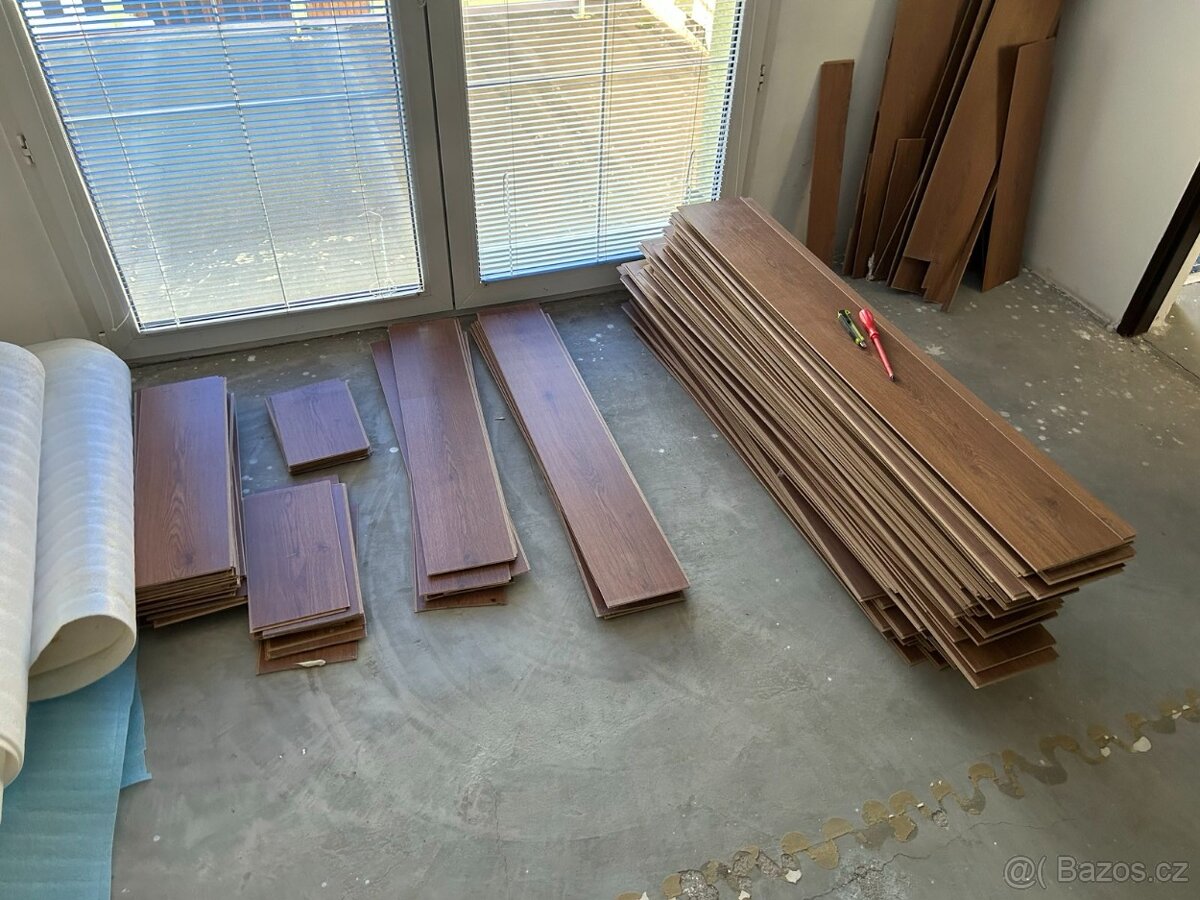 Plovoucí podlaha decor ořech - click systém cca 30 m2