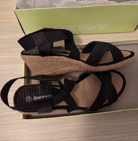 Dvoje nové dámské letní boty č. 38, zn. Graceland