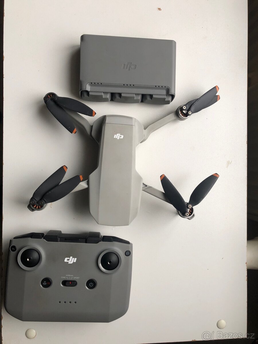 Dron dji mini 2 fly combo