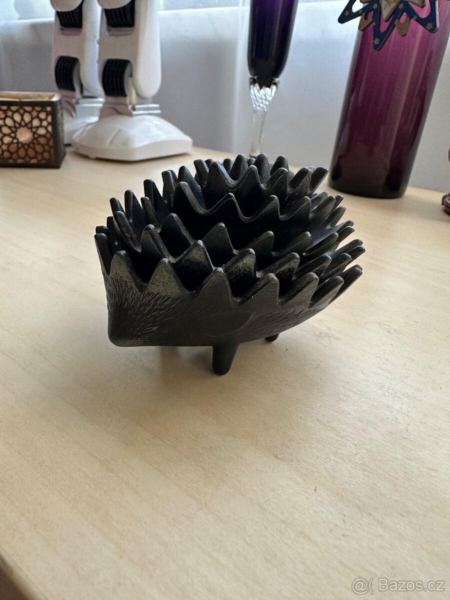 kovový ježek - popelník