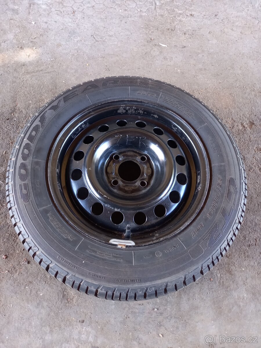 Rezervní kolo 4x100 175/70 R14