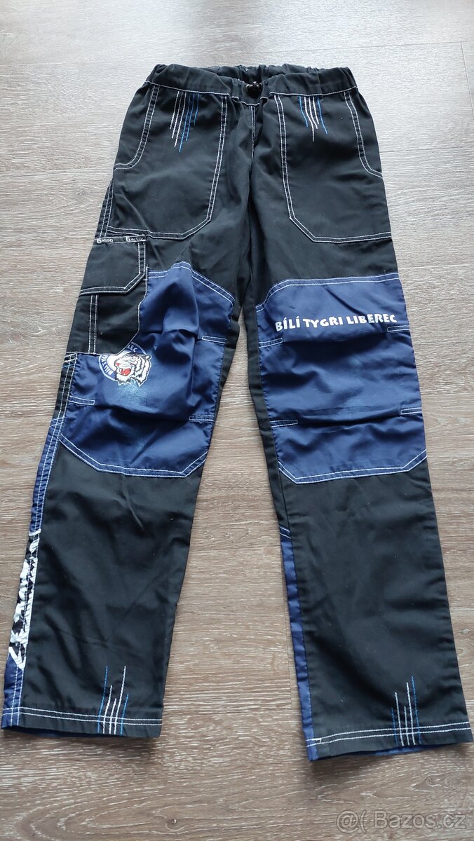 Kalhoty a tričko Bílí tygři