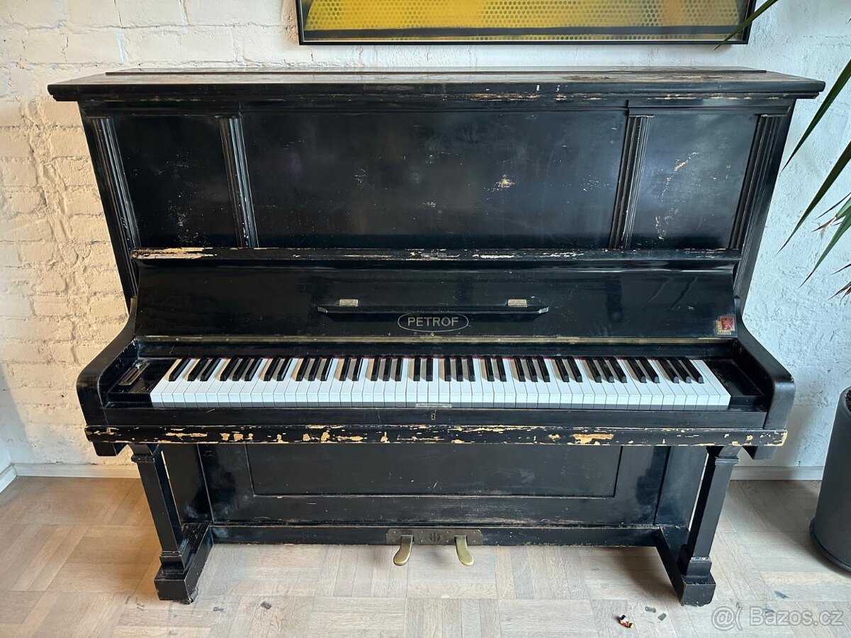 pianino Petrof z roku 1930