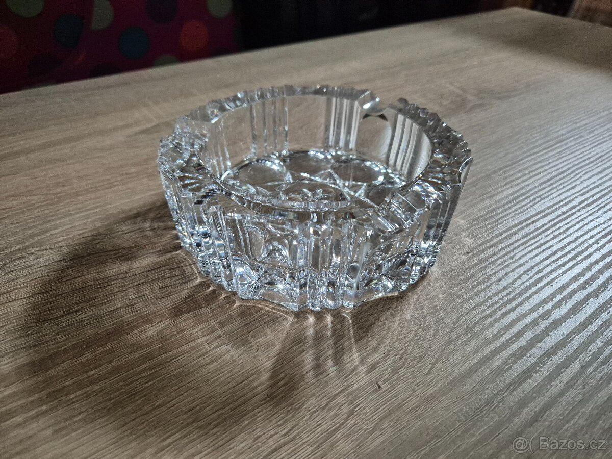 Skleněný popelník