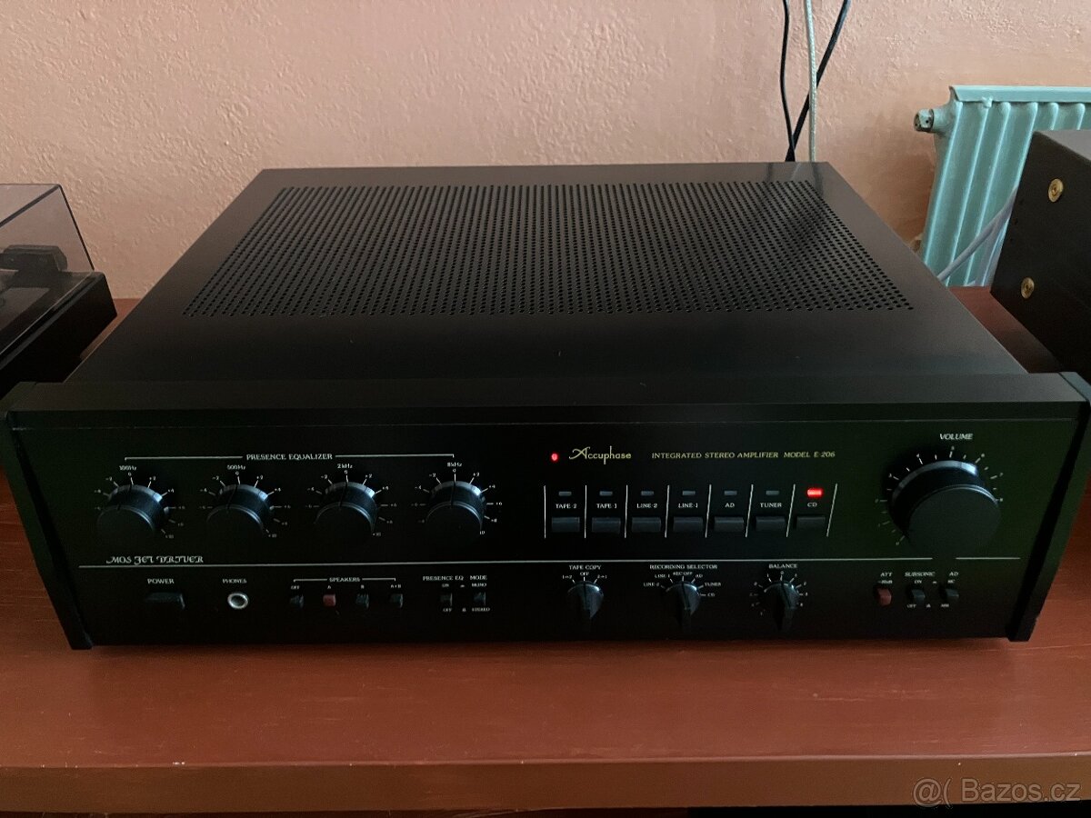 Accuphase E-206 - Top stav