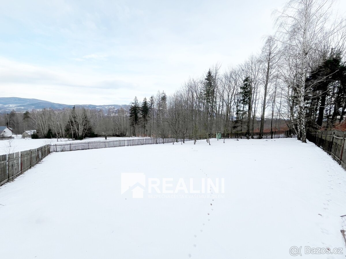 Prodej pozemku o velikosti 1 338 m2 k výstavbě rodinného dom