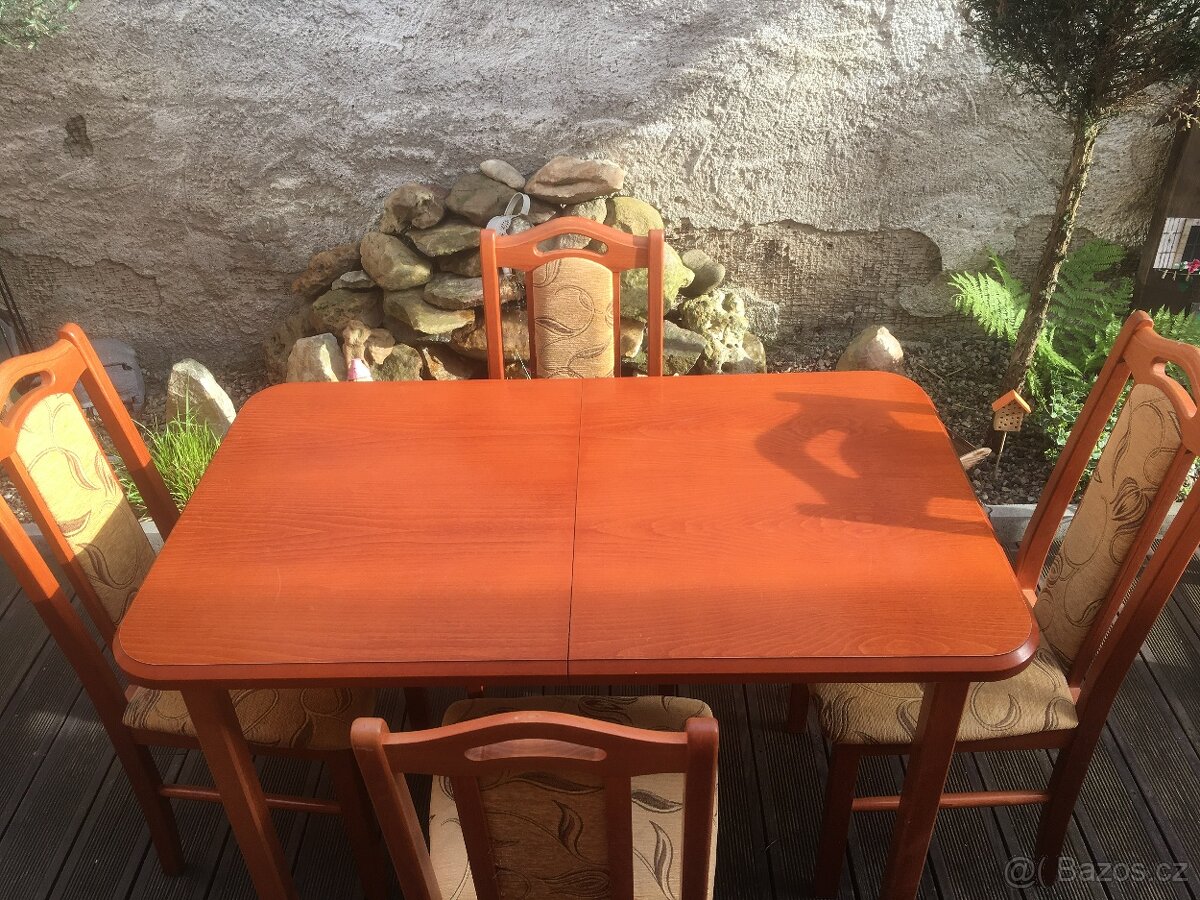 Jídelní stůl a židle