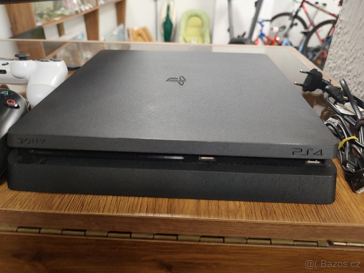 Playstation 4 Slim - 1TB, 2x Ovladač