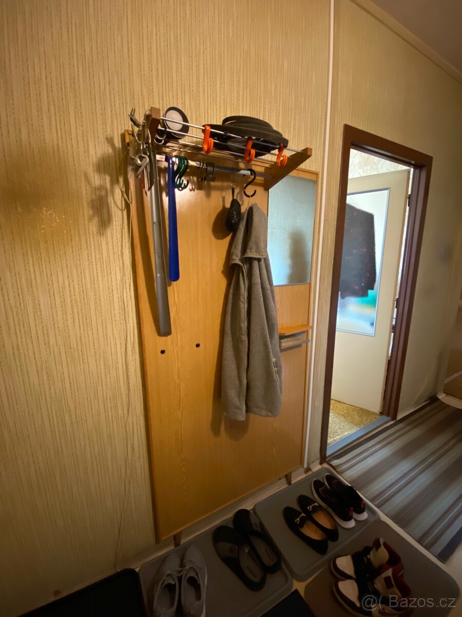 Retro předsíňová stěna