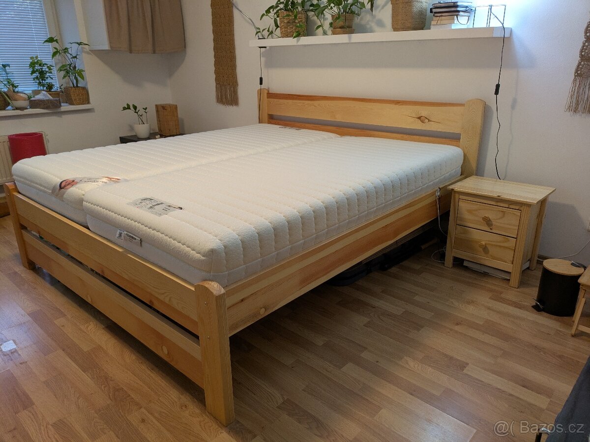 Postel z masivu borovice 180x200 lakovaná