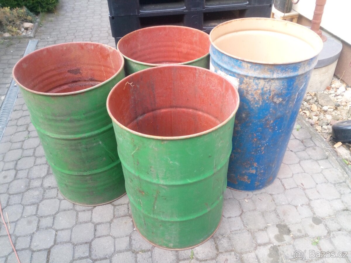 Plastové sudy s víkem 200 litrů