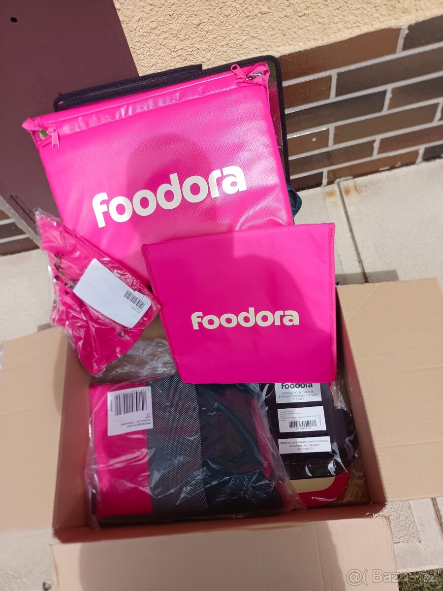 Foodora, výbava kurýra..