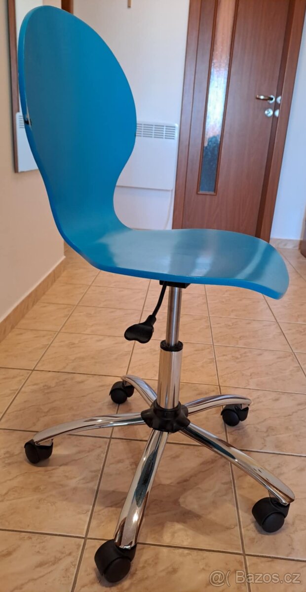 Dětská židle na kolečkách
