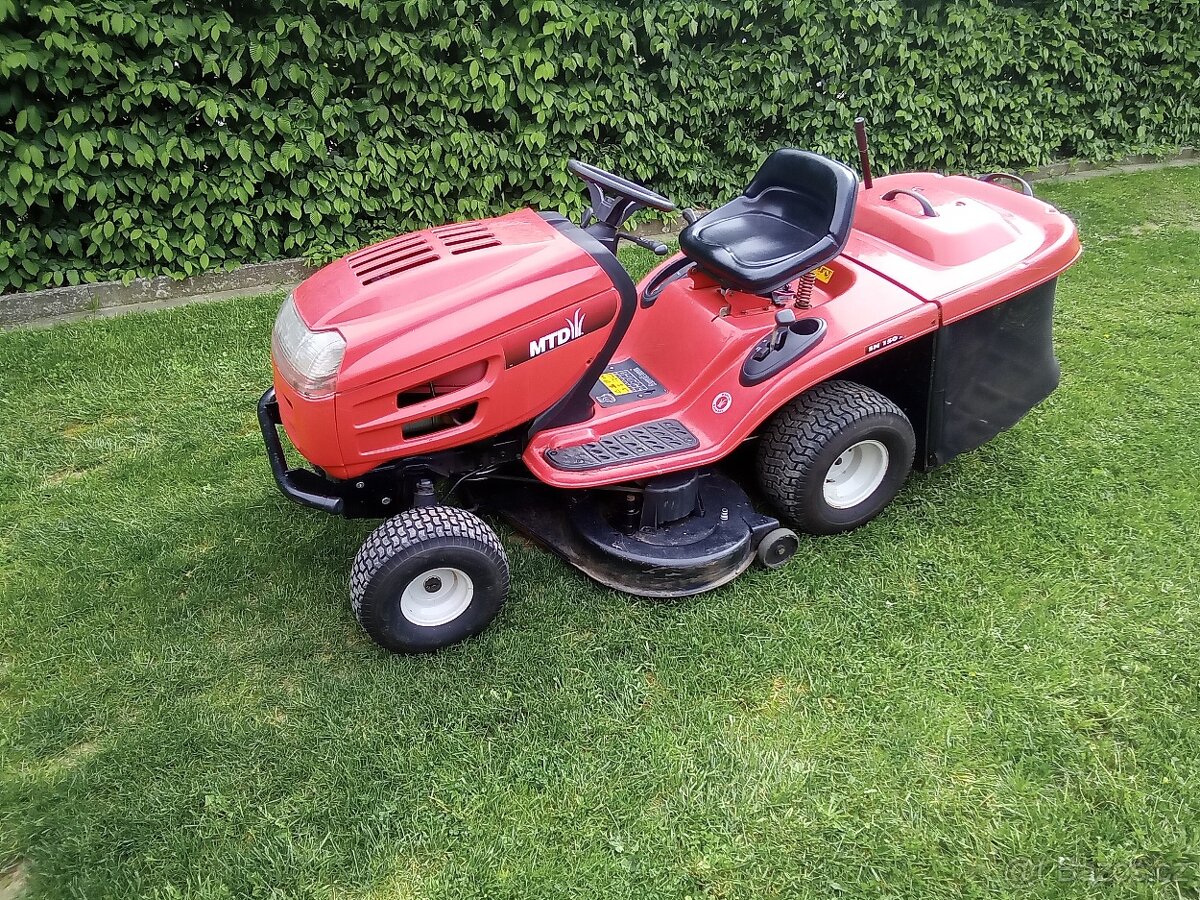 Sekací traktor MTD SN 150 Auto Drice
