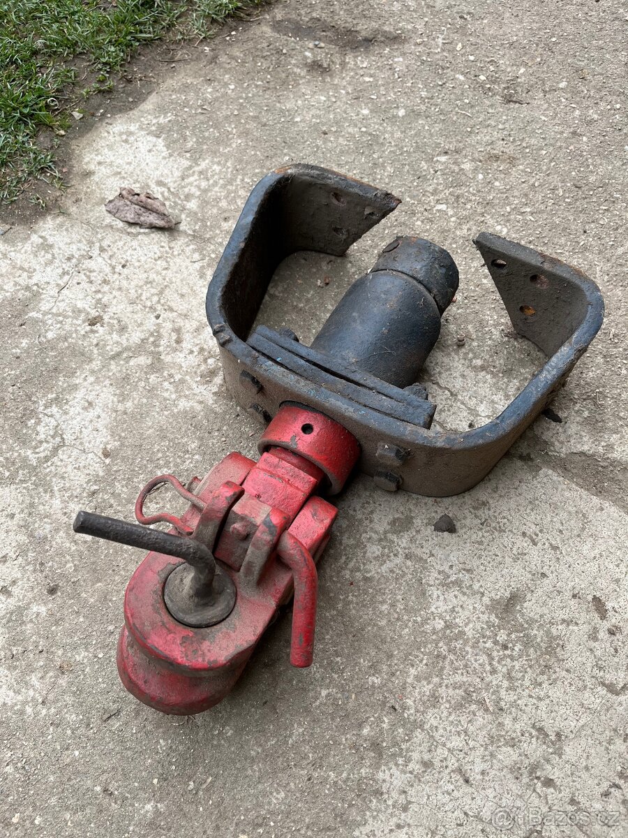 Závěs přívěsu PV3S, AVIA, ZETOR čep 40 mm