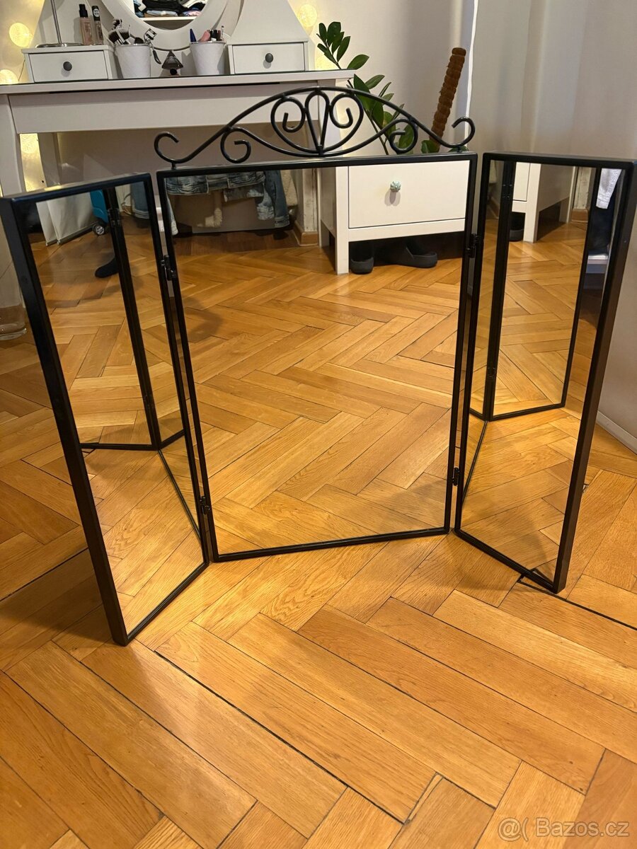 Zrcadlo nastenne