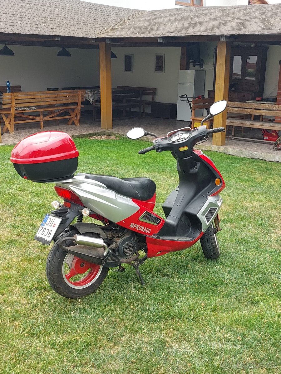 Skútr JONWAY 50cm3