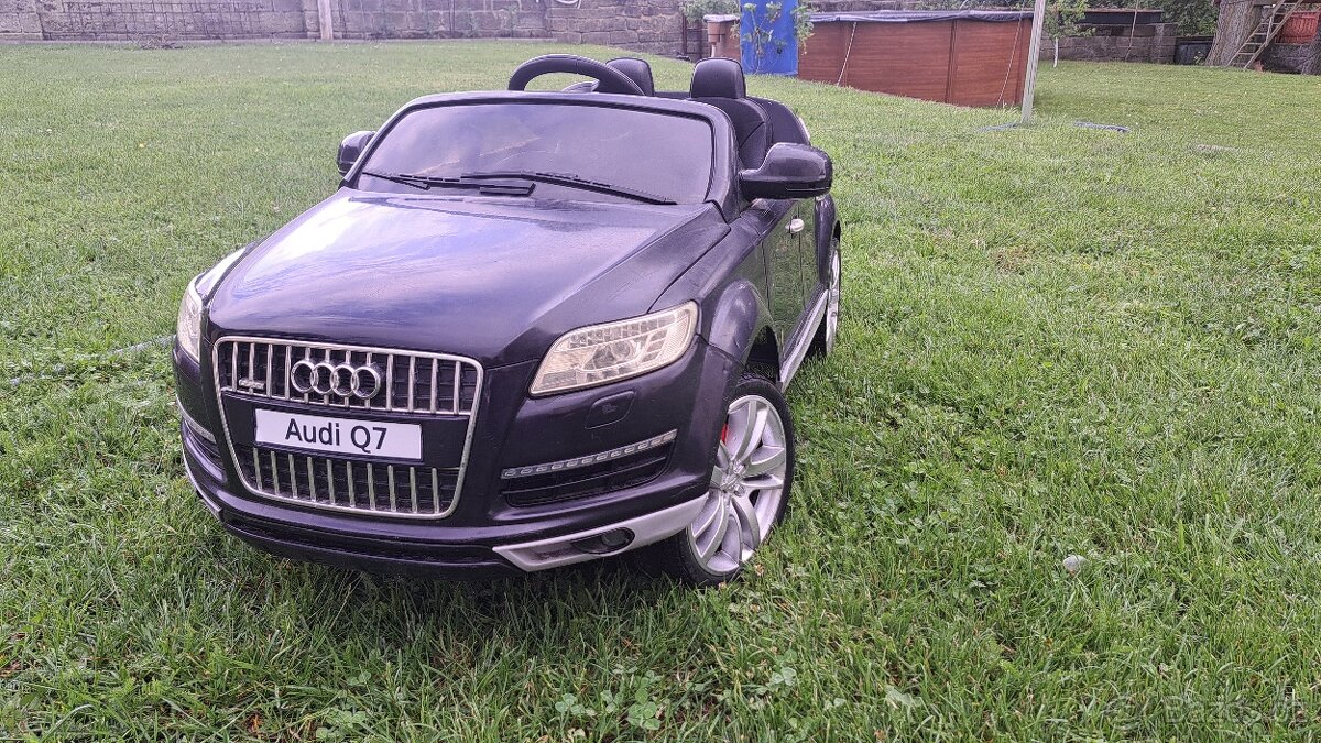 Dětské elektrické autíčko Audi