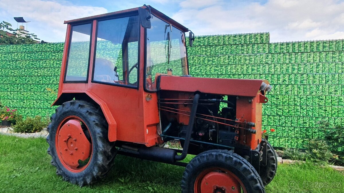 Prodám malý traktor