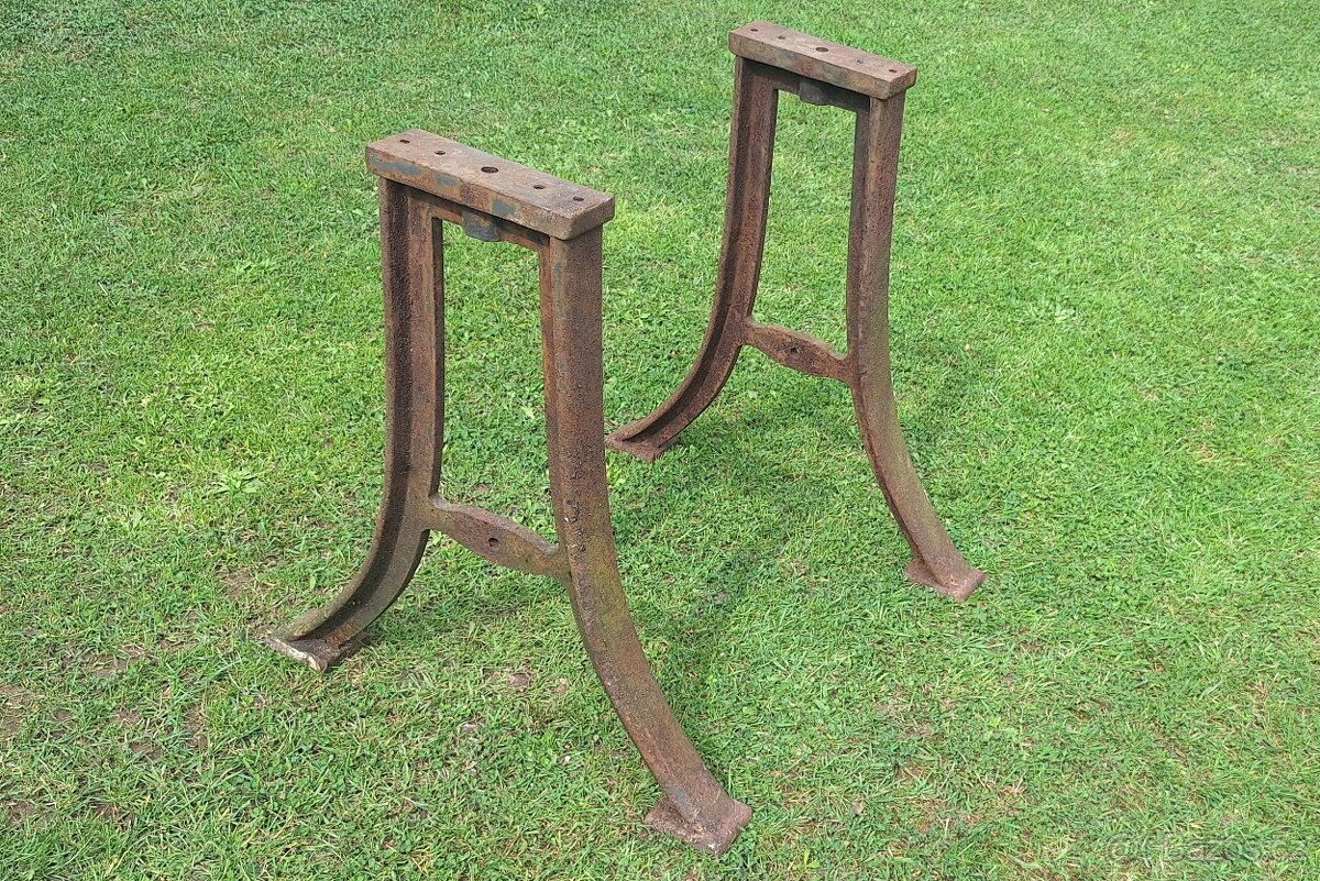 Staré litinové nohy, podstavce, industrial.
