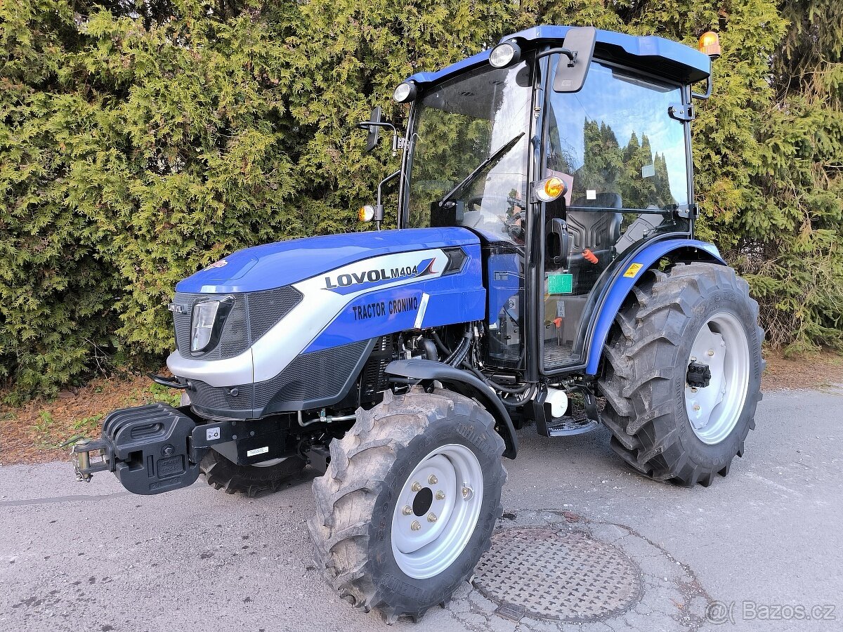 Traktor LOVOL