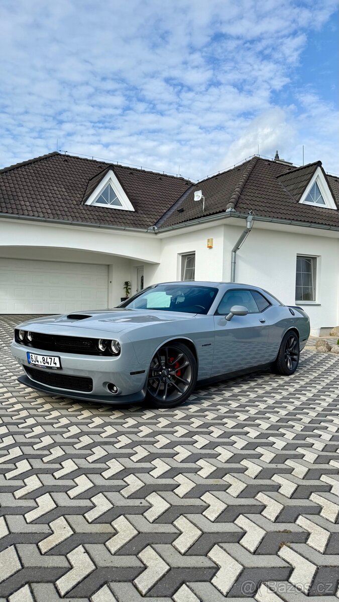 DODGE CHALLENGER 5.7 HEMI V8