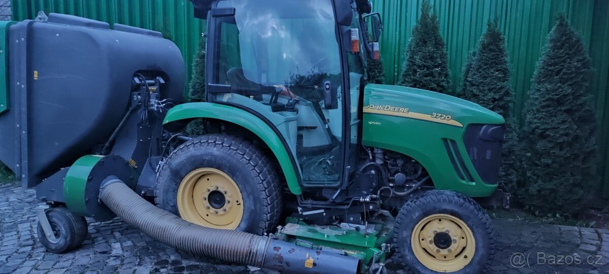 John Deere 3720