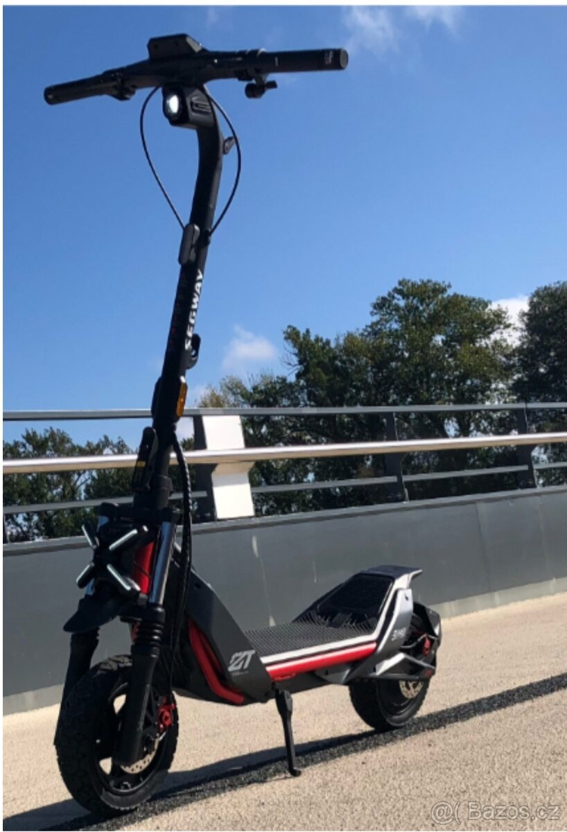 Segway escooter zt3 pro:výměna může iphone 16 pro max