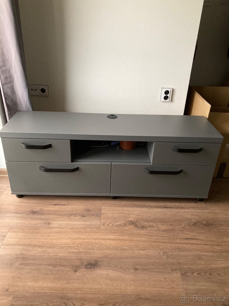 TV stolek