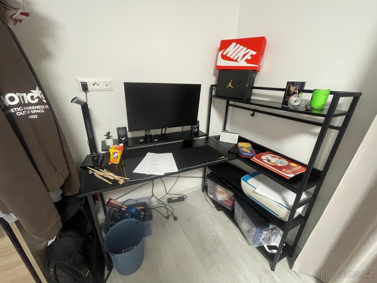 PC herní stůl