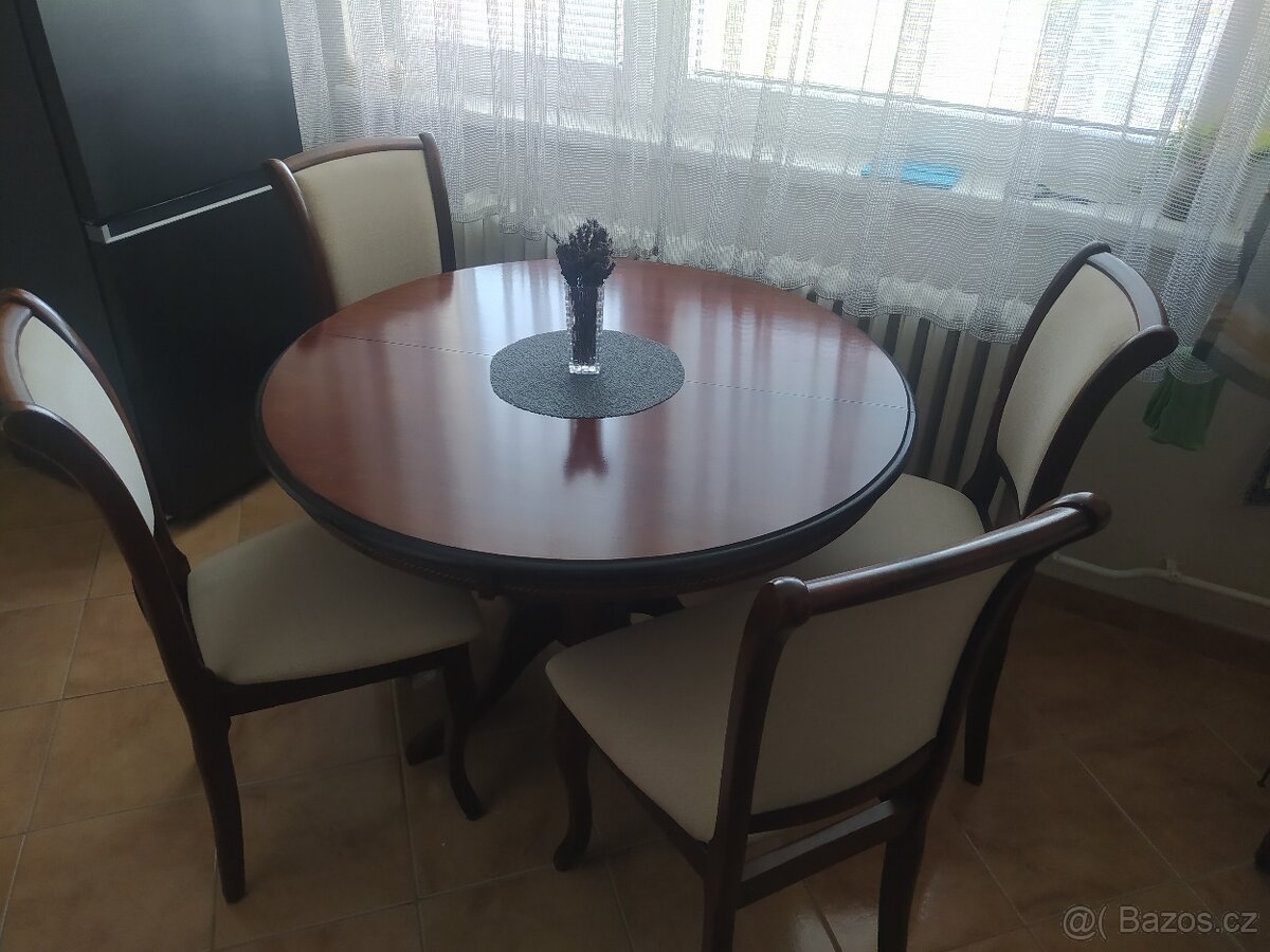 Jídelní set, stůl + 4 židle