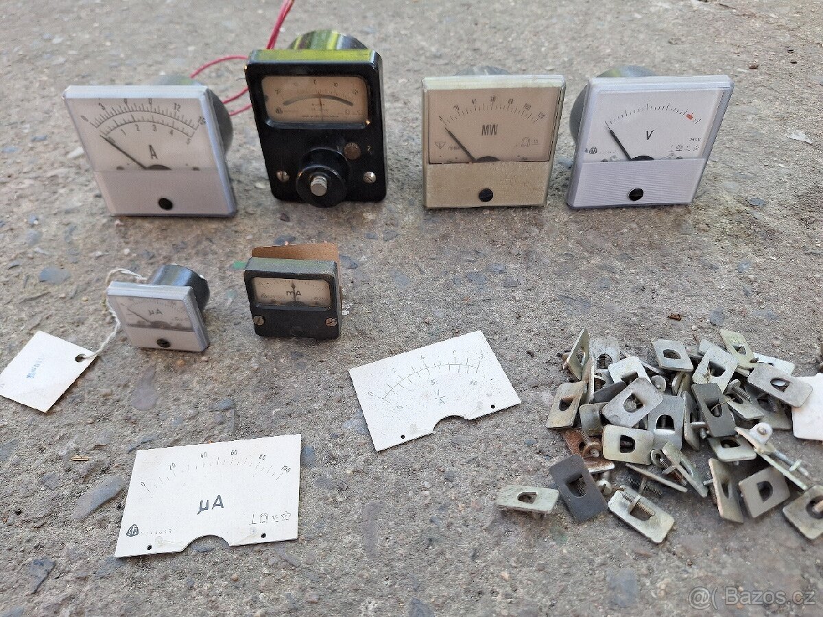 Měřící panelové přístroje MP 40,MP80