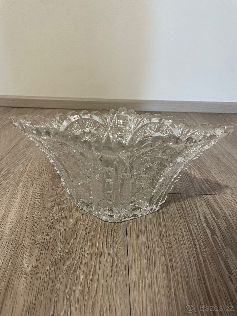 Mísa z broušeného skla