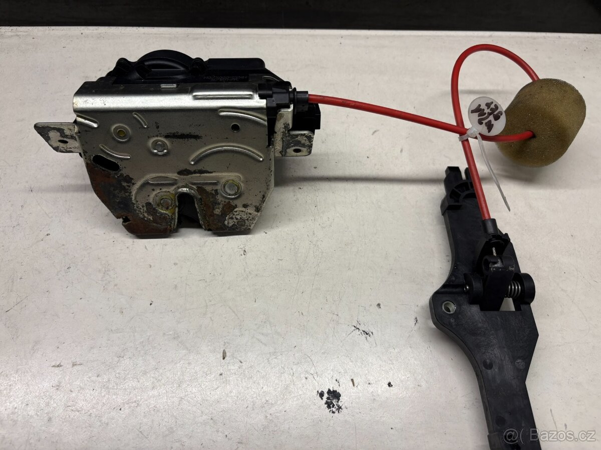 //Zámek výklopných zadních dveří Mercedes W211// A 211 740 0