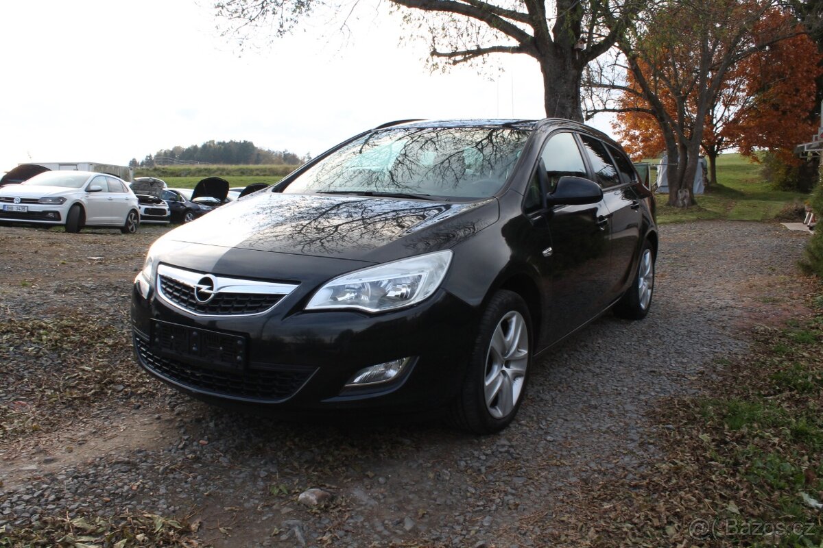 Opel Astra 1.4 T 103KW, Sports Tourer, Servisní kniha