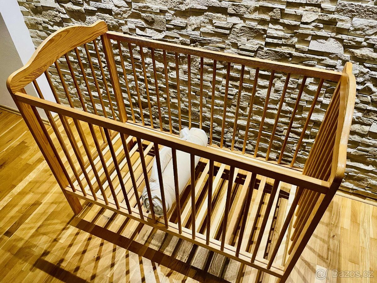 Dětská postýlka s matrací