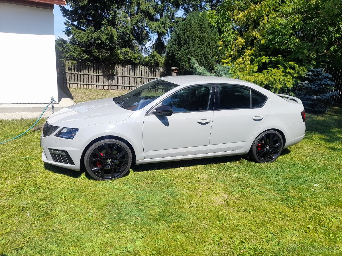 Škoda Octavia 3 RS,2.0 tdi, koupeno nové v ČR.