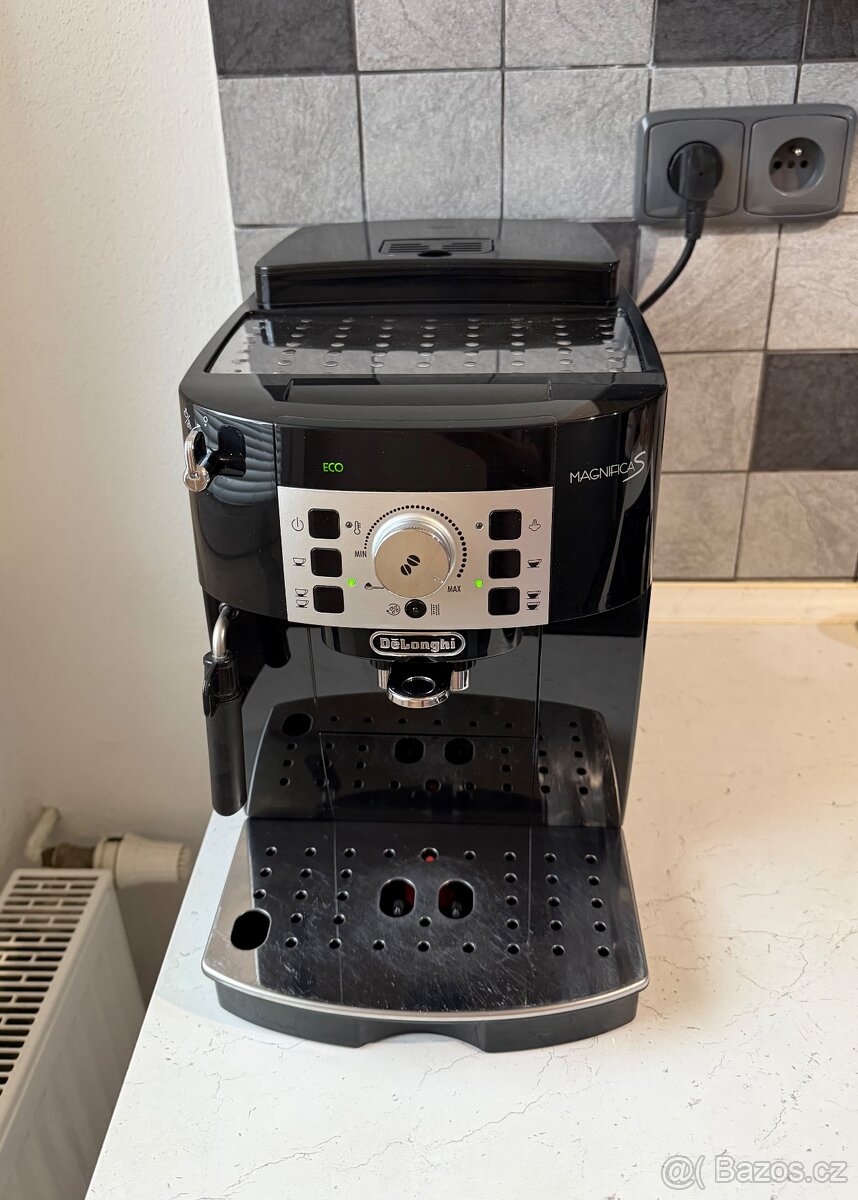 Prodám automatický kávovar De’Longhi Magnifica S