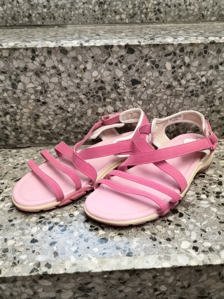 Prodám dívčí sandálky
